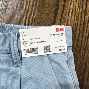 Uniqlo Women's Light Blue Drapey Denim Pants